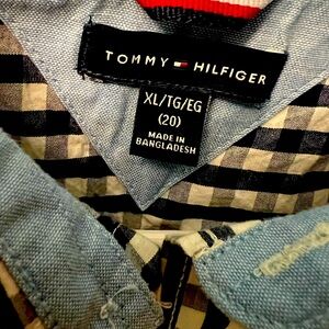 XL 20 Tommy Hilfiger long sleeved buttoned down blue and white squared shirt